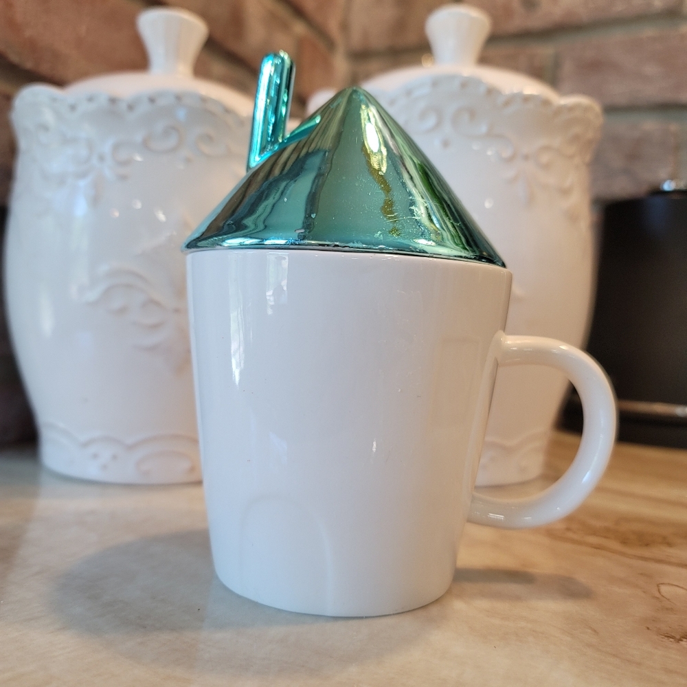 Imm house coffee mug with ceramic mertalic lid.